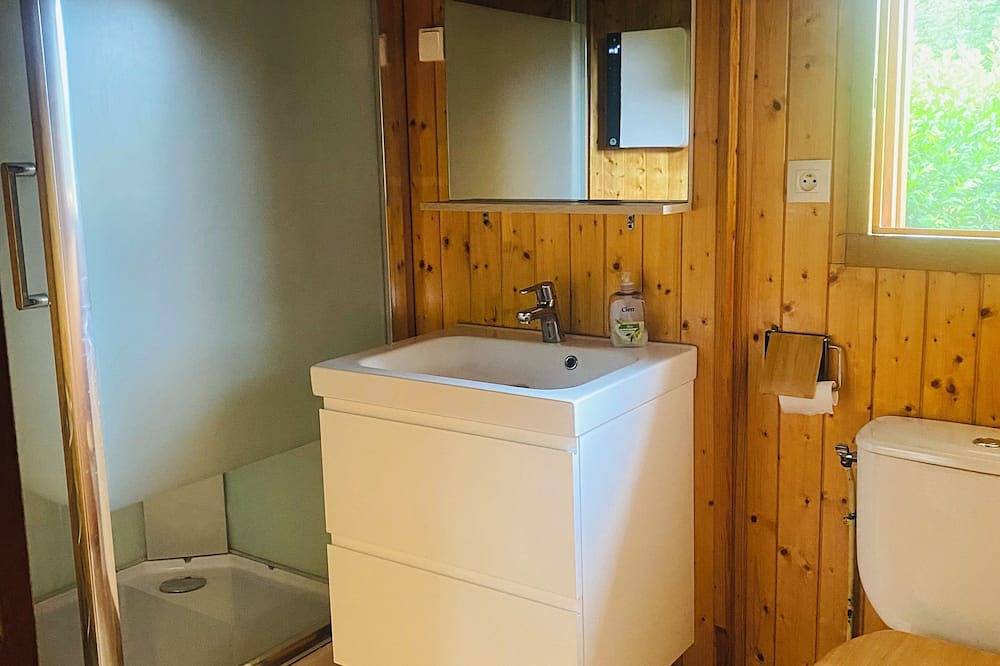 Small, well-equipped chalet in attractive condominium.  in Garin, Französische Pyrenäen