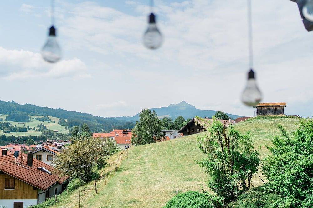 Ganze Wohnung, Ferienwohnung - Haus am Sonnenhang mit gemütlichem Balkon und toller Aussicht in Wertach, Bayerisch Schwaben