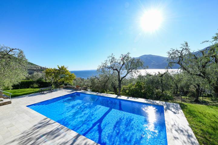 Appartamento vacanze per 5 persone, con balcone e vista lago - 1