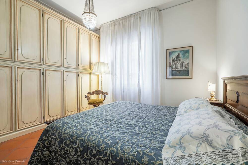 Entire apartment, Adriana House Elegant and Bright in Scandicci, Florence Province