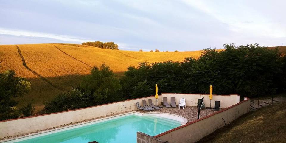 Gîte pour 6 personnes, avec piscine ainsi que vue et jardin, adapté aux familles à Nanteuil-Auriac-de-Bourzac - 4