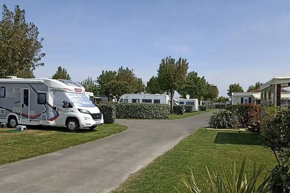 C- Mobil-home Baltique - 2 sdb - 3 chambres 6 Ã  8 personnes - 6 pers. inclus dans le tarif in Saint-Gilles-Croix-de-Vie, Vallée de la Loire