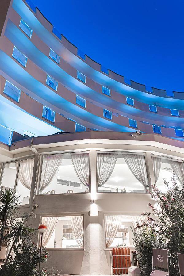 Hôtel pour 2 personnes, avec piscine ainsi que vue et jardin, animaux acceptés à Cervia - 4