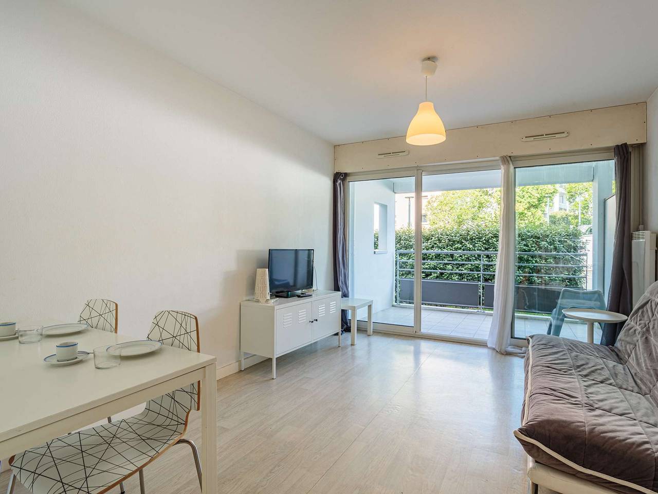 Entire apartment, Cozy Studio with Terrace, Parking, Near Beaches & Amenities in Anglet in Anglet, Bayonne region