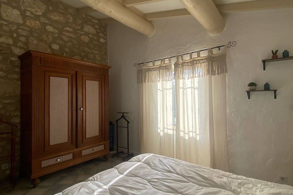 Gîte de vacances dans bastide en pierre. Au pied des Alpilles.<br> in Eygalières, Région d'Arles