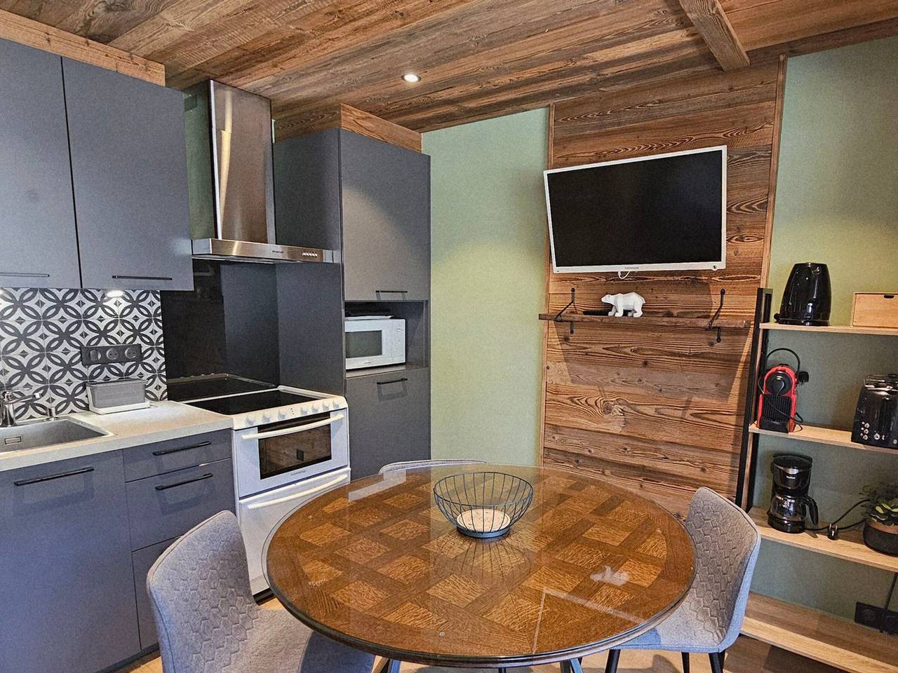 Entire studio, Renovated studio with kitchenette, balcony, and wifi in Les Gets, Les Portes du Soleil