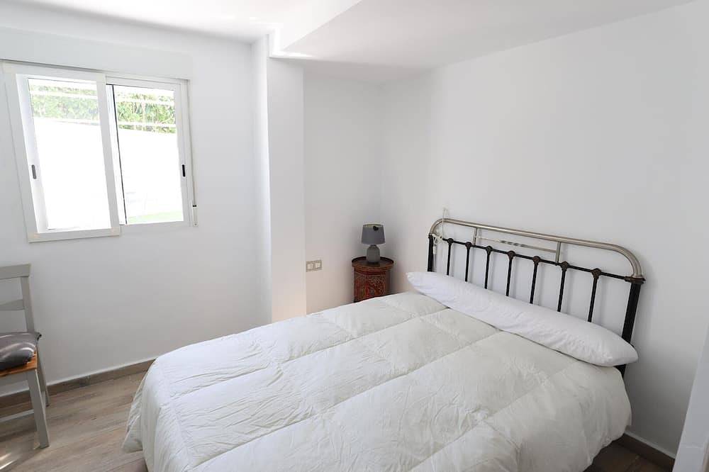 Villa 200m from beach with shared garden and pool in Playa de Almardá, Sagunto