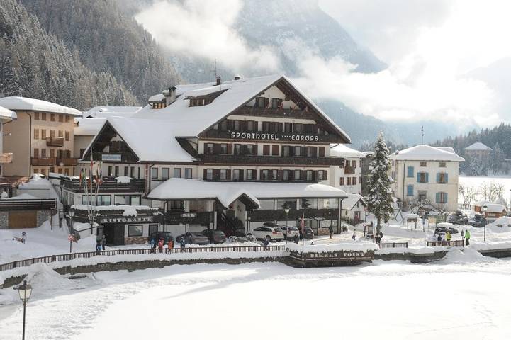 Hotel für 5 Personen, mit Balkon und Whirlpool sowie Terrasse und Sauna in Alleghe