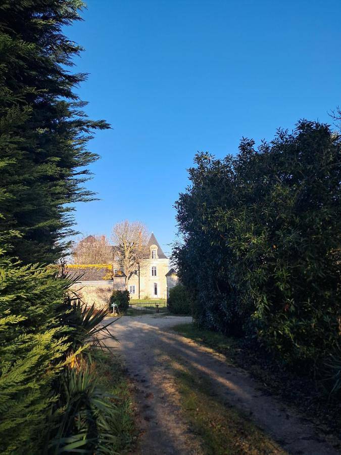 Location de vacances pour 2 personnes, avec jardin ainsi que vue et piscine, adapté aux familles dans Saulgé-l'Hôpital - 2