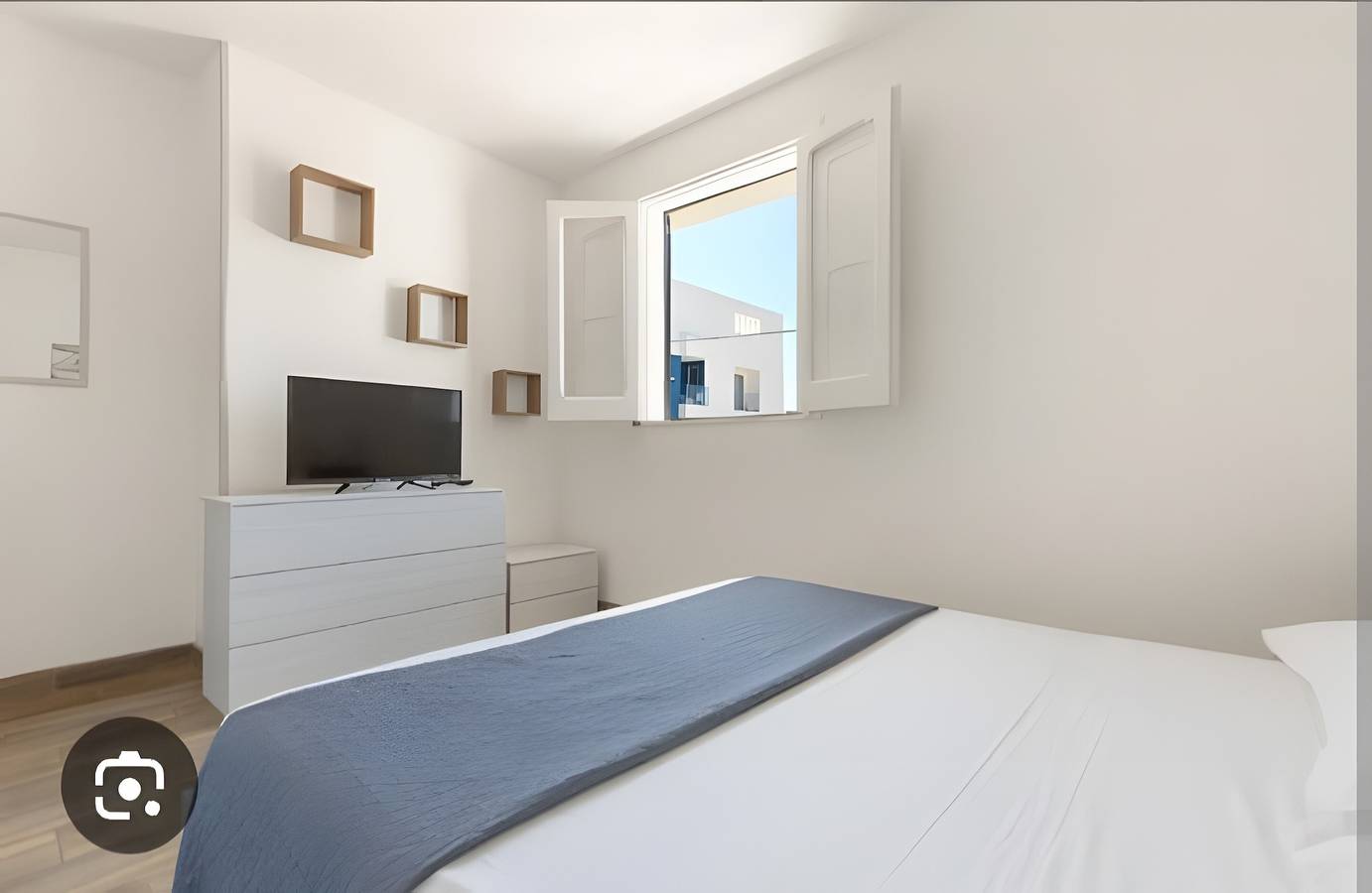 Casa Vacanze 'Azzurra' with Sea View, Wi-Fi and Air Conditioning in Torre Dell'orso, Lecce Province