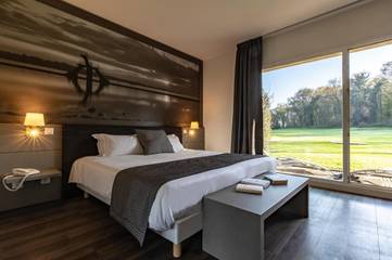 Hôtel pour 2 personnes, avec piscine ainsi que vue et jardin à Le Tronchet