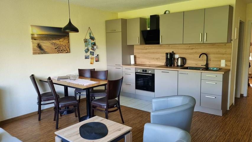 Ganze Wohnung, Ferienwohnung 52 – Idyllisches Apartment für 5 mit zwei Schlafbereichen & Wlan in Buschvitz, Bergen auf Rügen und Umgebung
