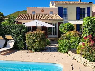 Gîte pour 5 personnes, avec jardin ainsi que piscine et terrasse à Conilhac-Corbières