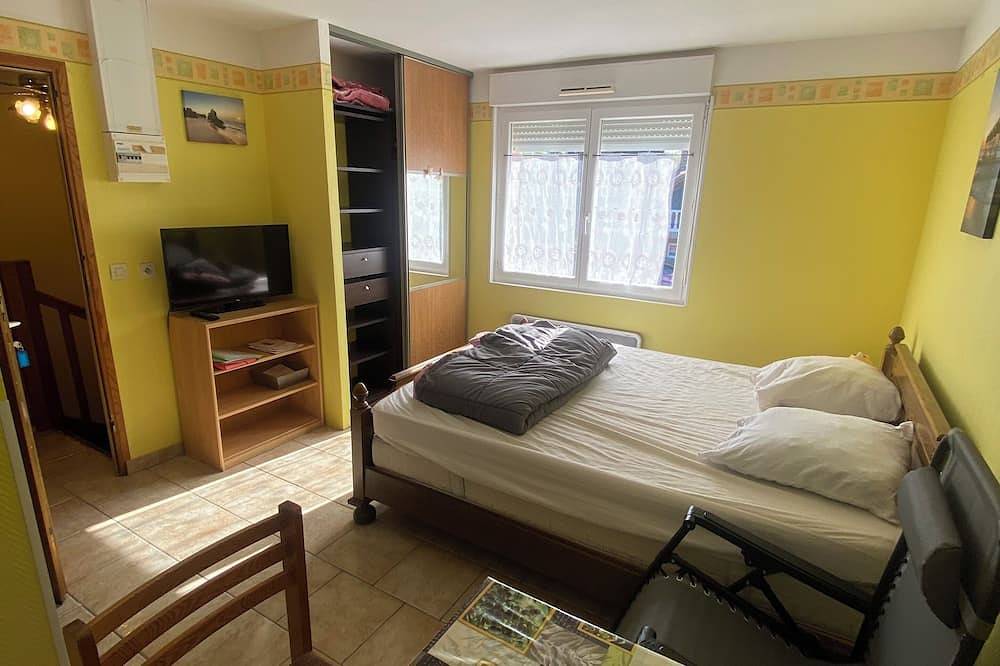 Apartamento entero, First floor studio 2.5kms from Saint Amand les Eaux town center in Saint-Amand-les-Eaux, Región de Valenciennes