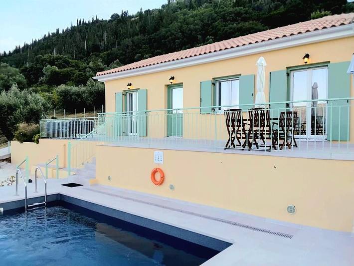 Villa pour 3 personnes, avec vue ainsi que piscine et jardin, adapté aux familles à Ithaque - 2