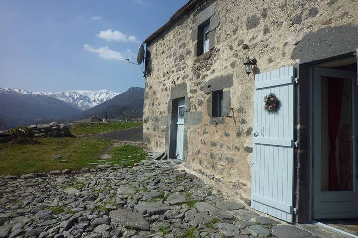 Chalet pour 8 personnes, avec Jardin à Chambon-sur-Lac