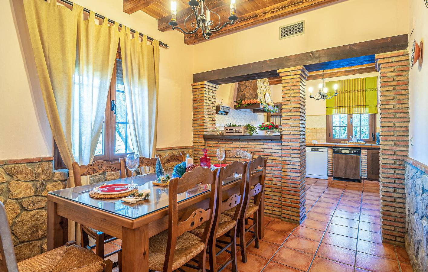 Modern Apartment with Pool, WiFi & Parking, Arriate 2km in Arriate, Málaga Province