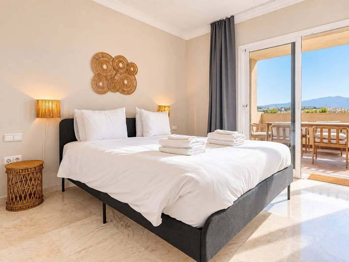 Apartamento entero, Sea & Sun Hills | Sea Views Pool in La Resina, Estepona