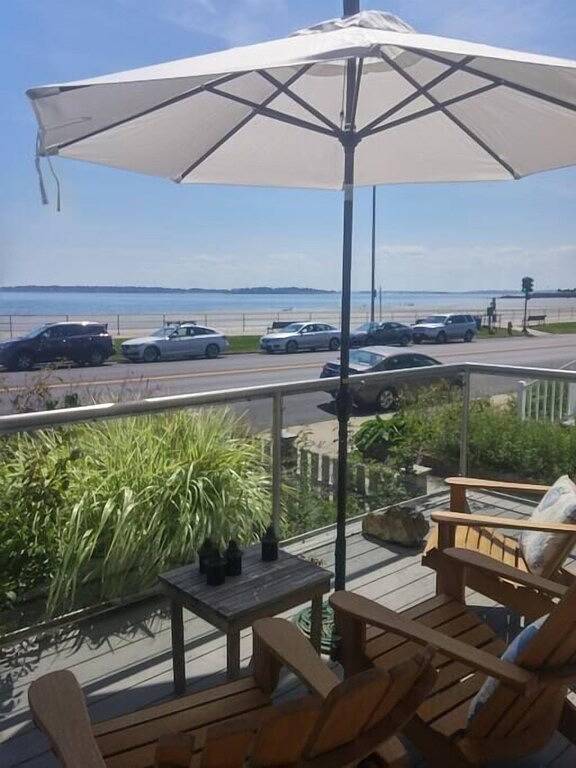 Vacation rental for 8 people, with hot tub and balcony in Swampscott