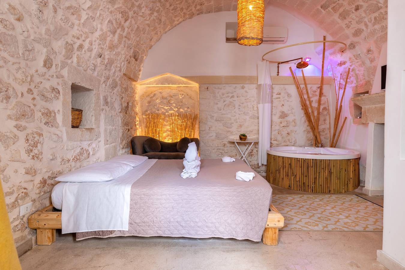 Casa Vacanze 'Mini Sweet Suite' con Wi-Fi e Aria Condizionata in Ostuni, Salento