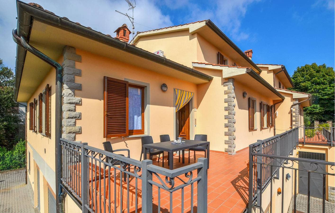 Geheel vakantieappartement, Chique appartement met tuin en parkeerplaats bij Bugiana in Monte San Savino, Chianti
