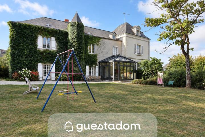 Location de vacances pour 10 personnes, avec Jardin à Le Bourgneuf-la-Forêt
