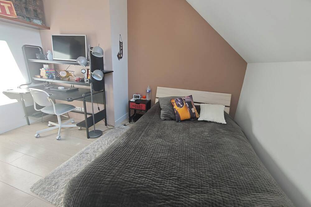 Entire apartment, Superb 187m² loft near Paris - Sleeps 6 - Perfect for creating memories in Colombes, Hauts-de-Seine