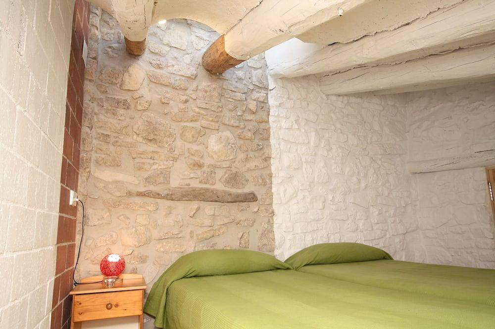 Cal Riba: casita ecológica Cuitora - La Llacuna - Barcelona in La Llacuna, Interior de Barcelona