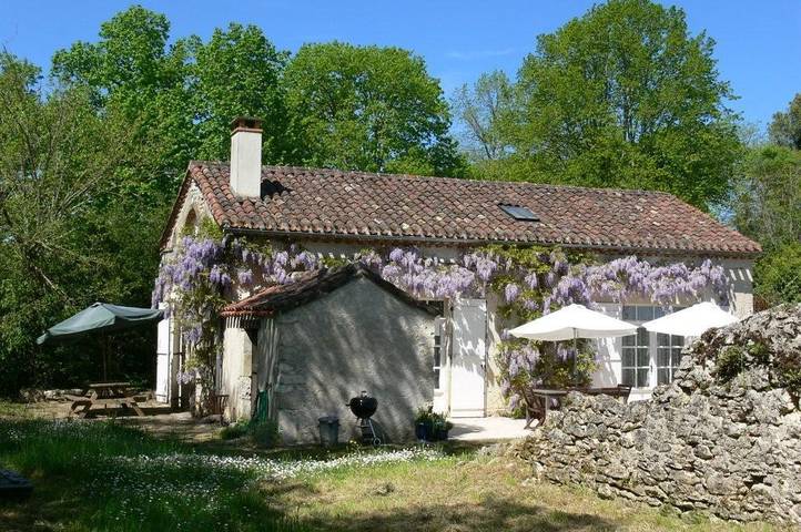 Gîte pour 6 personnes, avec piscine, adapté aux familles à Sérignac
