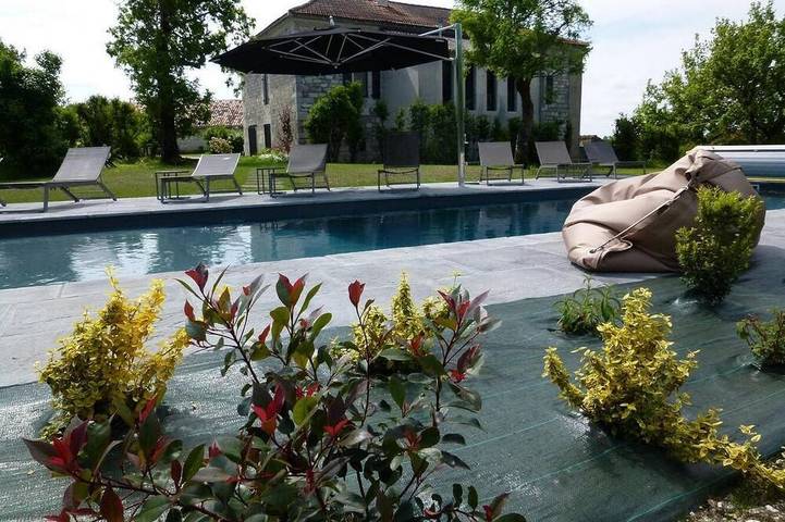 Location de vacances pour 7 personnes, avec jardin à Flaugnac
