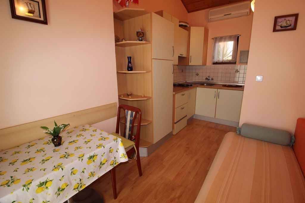 Entire vacation apartment, Holiday apartment in a quiet and green location in Novigrad, Umag Region