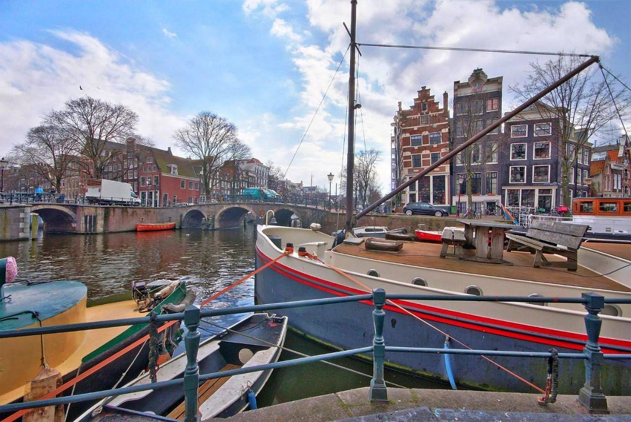 Houseboat Prince William in Jordaan, Dutch Coast