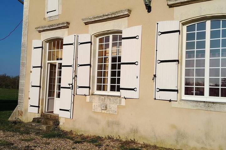 Location de vacances pour 4 personnes, avec jardin à La Jemaye