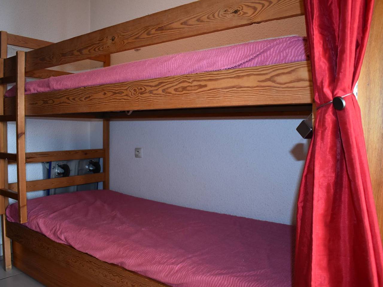 Studio entier, Studio Cabine au Centre, Accès Direct aux Pistes, Wifi, Parking in Font-Romeu-Odeillo-Via, Parc naturel régional des Pyrénées catalanes