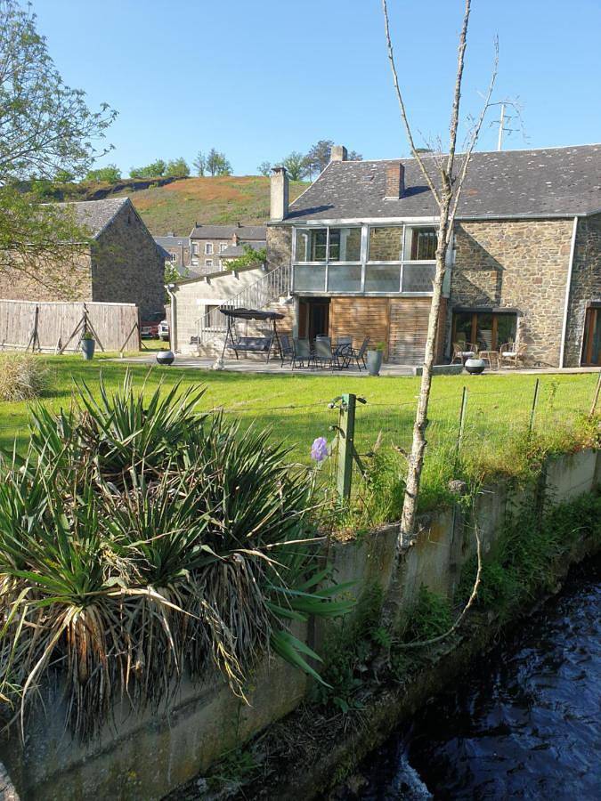 Gîte pour 8 personnes, avec jardin ainsi que vue sur le lac et vue, animaux acceptés à Vireux-Molhain