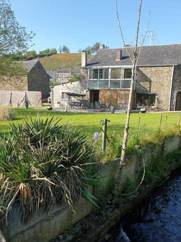 Gîte pour 8 personnes, avec vue ainsi que vue sur le lac et jardin, animaux acceptés à Vireux-Molhain