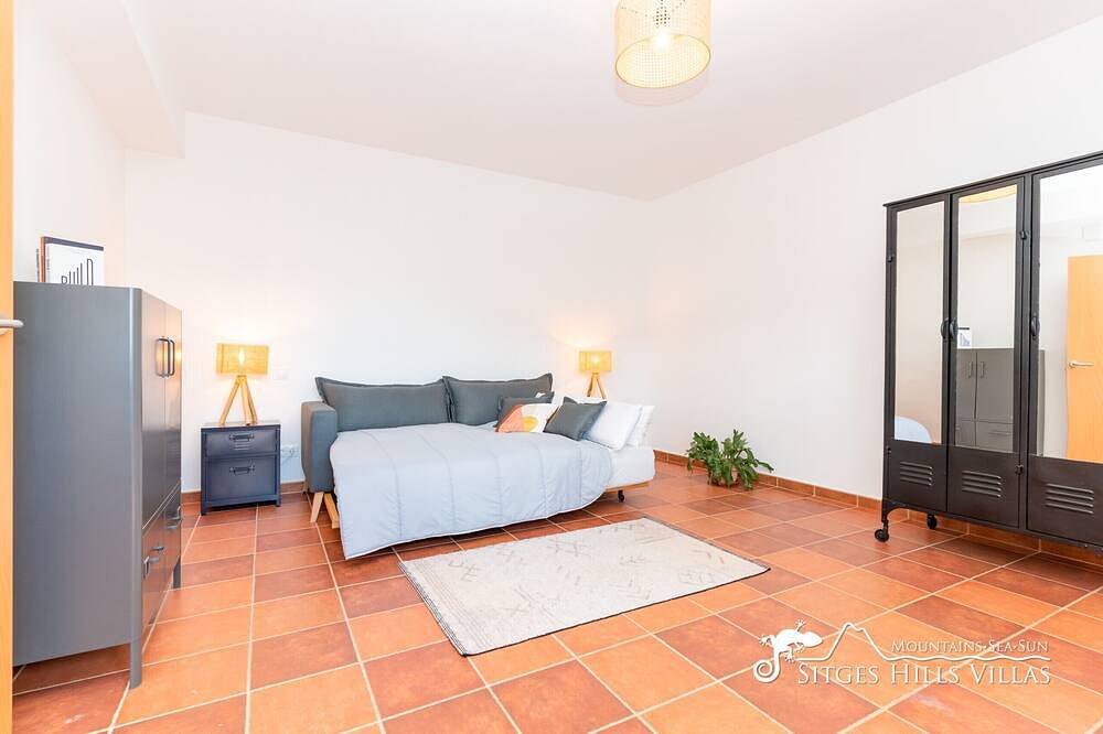 Villa Serranita - Stylish Holiday Home with Views and A/C in Olivella, Garraf