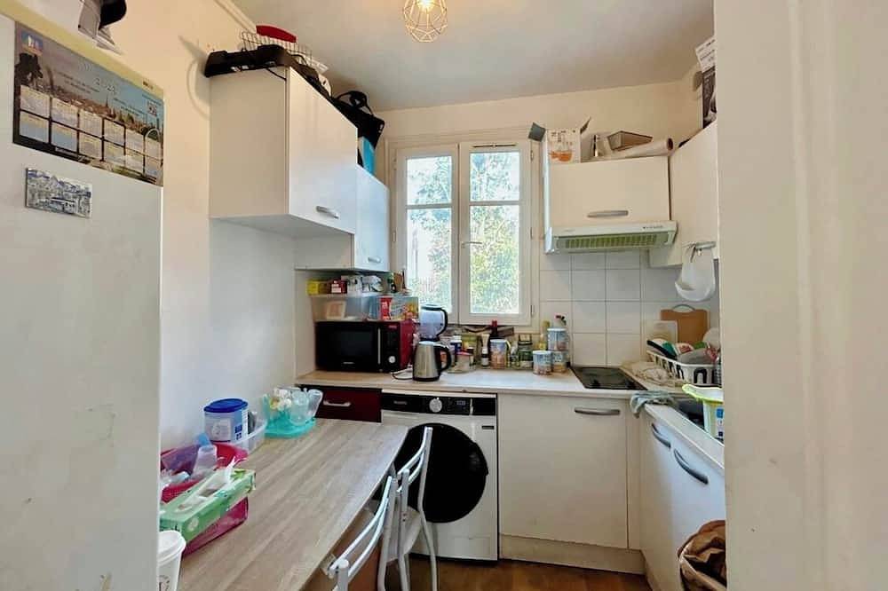 Entire apartment, Small private room, next to train B, 15 minutes go to Paris center. in Cachan, Val-de-Marne