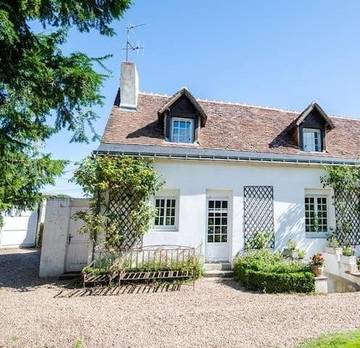 Location de vacances pour 4 personnes, avec vue et jardin ainsi que piscine et terrasse, animaux acceptés à Reugny