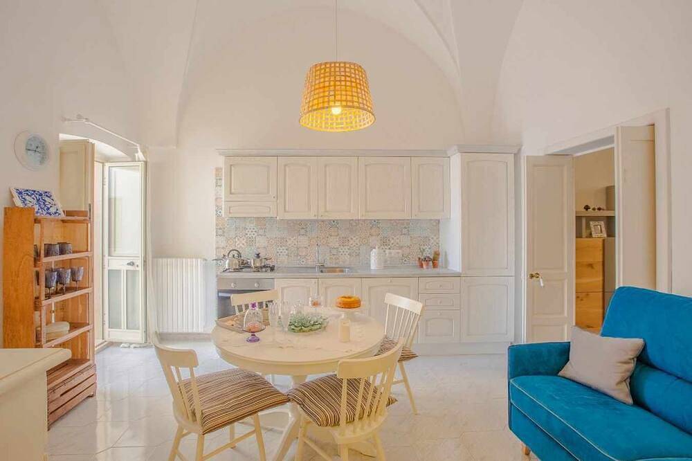 Appartamento intero, Typical house - near city center - private garden - 8 km to the beach in San Vito dei Normanni, Salento