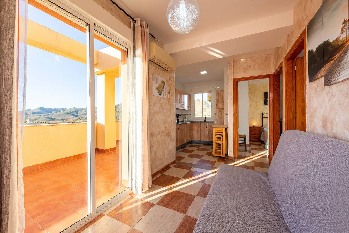 Appartement entier, Appartement "Las Cuatro Lunas", avec vue montagnes, terrasse et climatisation. in Pozo de los Frailes, Níjar