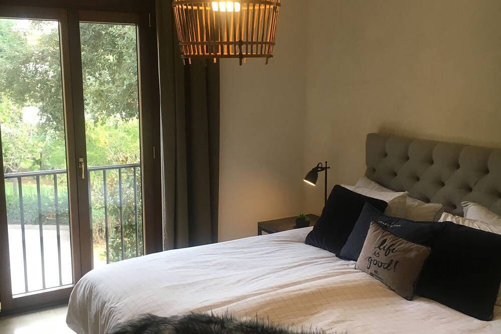 Ganze Wohnung, 5 Sterne, 3 Zimmer 221 m2 Wohnung in Valgrande, 150 Meter von Valderrama in Sotogrande, San Roque