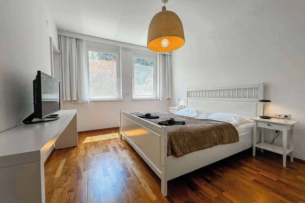 Ganze Wohnung, 2.Schlafzimmer Apartment, Terrasse, Seezugang in Velden am Wörther See, Villach-Land