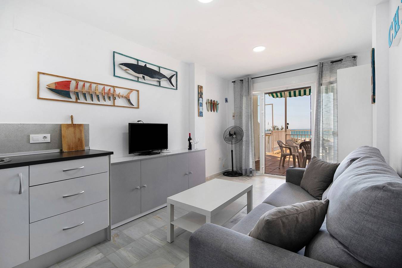 Apartamento entero, Apartamento vacacional "Los Balcones E" con vistas al mar, terraza privada y Wi-Fi in La Barrosa, Chiclana de la Frontera