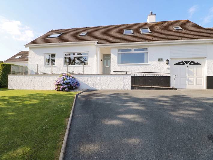 Holiday rental for 9 people in Benllech