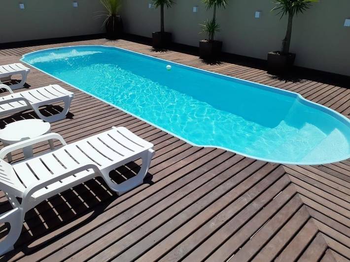 Casas e apartamentos de temporada para 11 pessoas, com piscina e jardim em Bombinhas