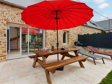 Gîte pour 4 personnes, avec terrasse et jardin à Créances