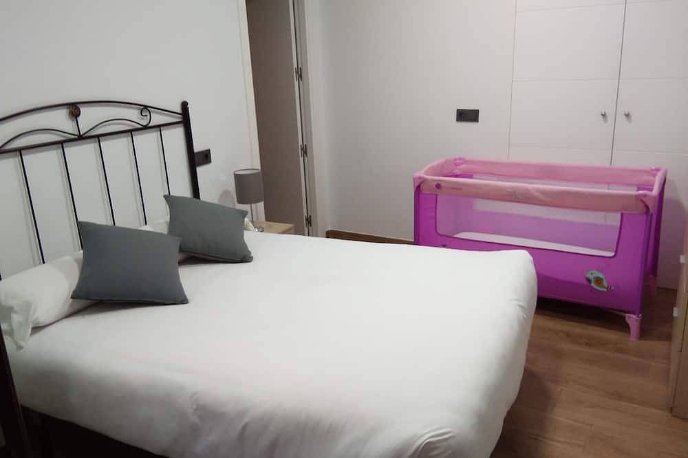 Entire apartment, Completely Renovated House With Free Wifi in Toledo, Toledo Province
