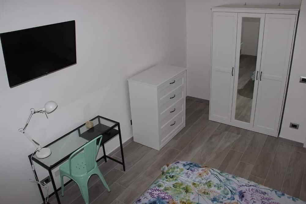 Ganze Wohnung, Ostia, apartment 50 mt from the beach, finished and quiet-sea view in Ostia, Rom