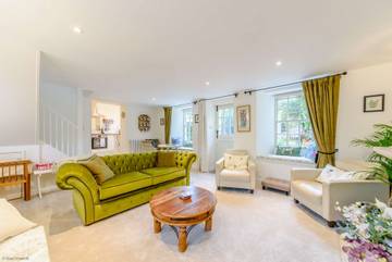 Log Cabin for 3 People in The Cotswolds, South East England, Photo 1